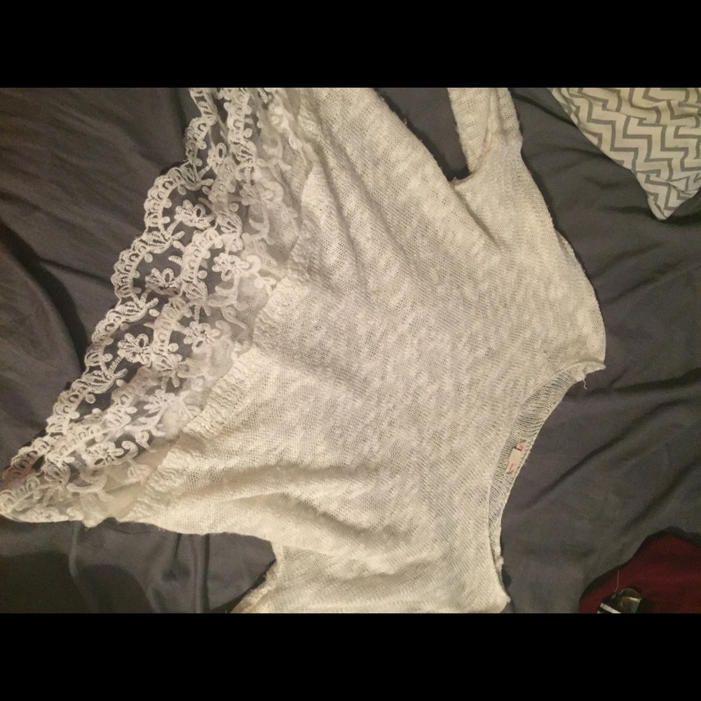 Super cute white top!!